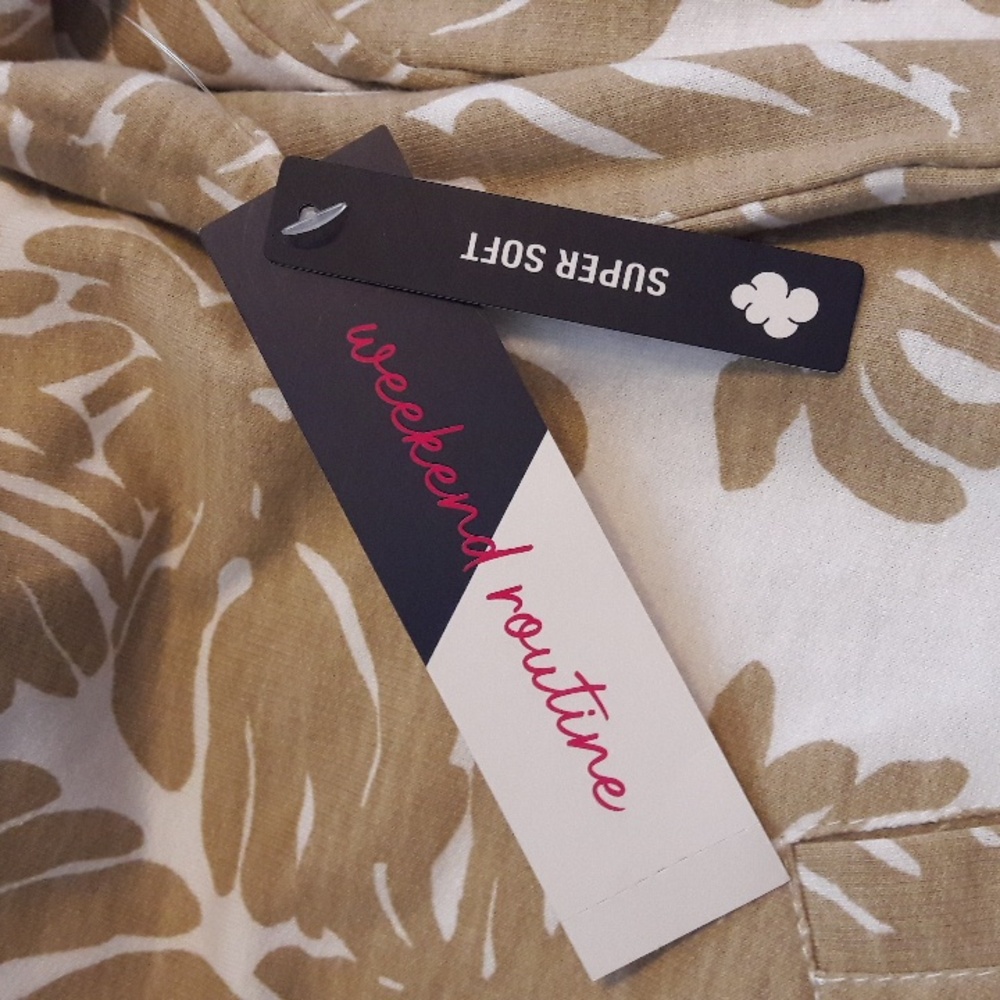 NWT "Weekend Routine" Ladies Leaf Print Zip-Up Jacket Size Small - Picture 2 of 6